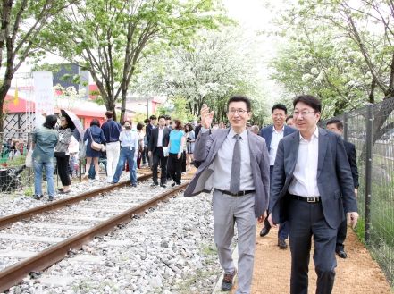 ‘이팝나무 명소’ 전주시 팔복동 철길, 시민들을 위해 한시 개방