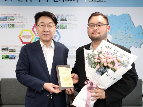 화재 속 이웃 구한 황준환 씨, 전주시 의로운 시민상 수상