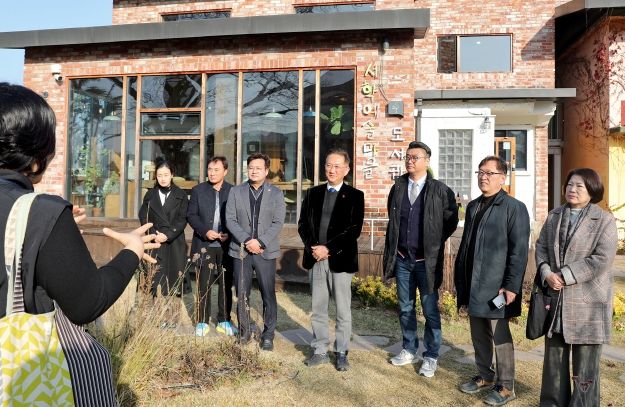 전주시의회 행정위원회, 도서관 여행 현장 점검