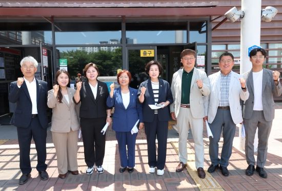 전주시의회 문화경제위원회, 여름철 대비 수영장 운영 상황 점검