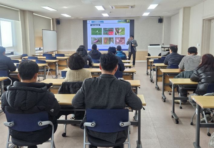 전주시 토마토 뿔나방 선제 대응 위한 교육 및 자재 지원